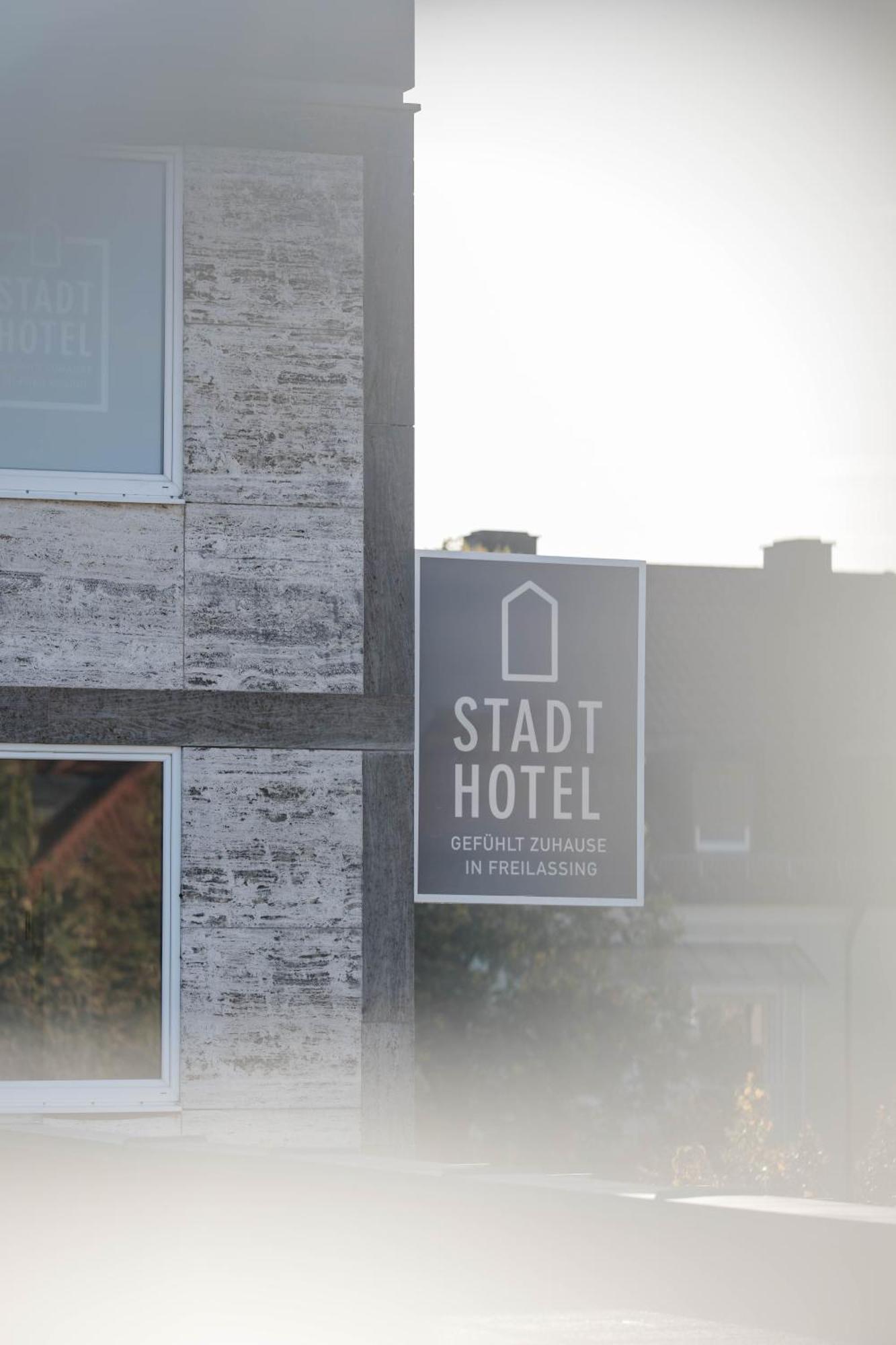 Stadthotel Freilassing Exterior foto